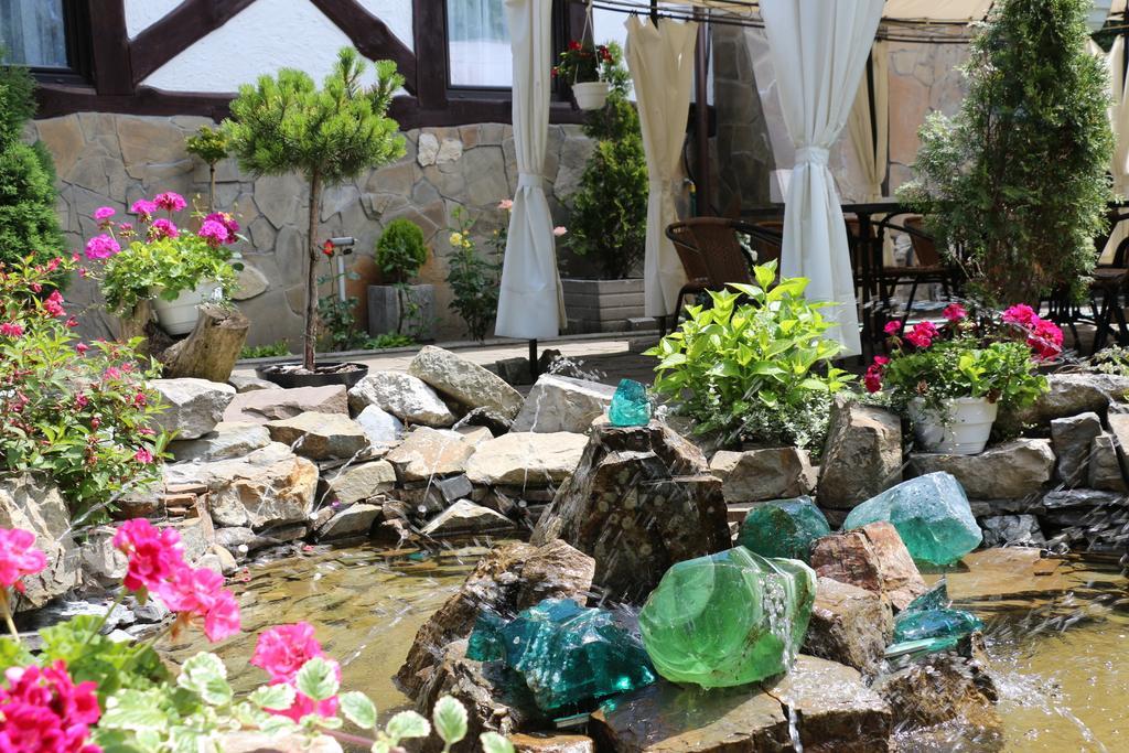Eco Grill Hotel Restaurant Aquarius 리비프 외부 사진